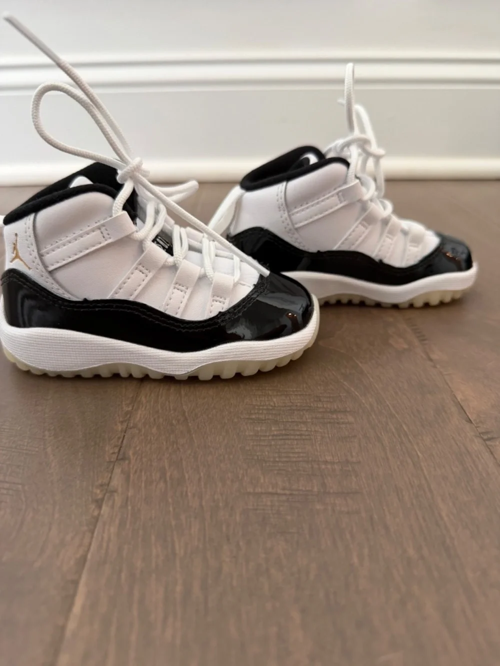 Nike Air Jordan 11 Retro TD White Metallic Gold Black Size 5C Toddler w/ Box